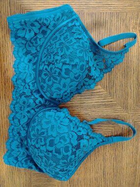 Bra - Maidenform lightly lined, lace, blue bra, never worn, 36C
